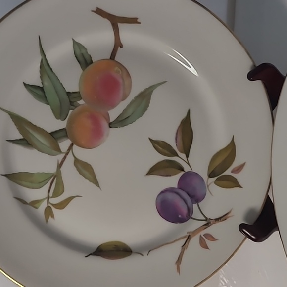 #(1) 2set Royal worcester evesham gold trim plate 10" - Picture 4 of 8